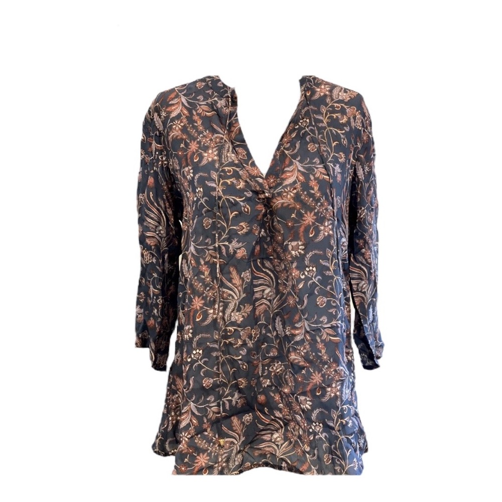 NWT v-neck floral print blouse